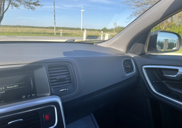 Volvo V60 cena 45900 przebieg: 280000, rok produkcji 2016 z Gościno małe 631